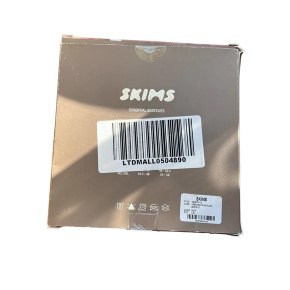 SKIMS ESSENTIAL MOCK NECK SLEEVELESS BODYSUIT, Size L/XL, Color Onyx - Picture 2 of 6